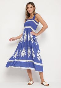Born2be - Niebieska Wiskozowa Sukienka o Rozkloszowanym Kroju w Ornamentny Wzór Adoxie. Okazja: na spacer, na co dzień. Kolor: niebieski. Materiał: wiskoza. Długość rękawa: na ramiączkach. Typ sukienki: proste, rozkloszowane. Styl: casual, klasyczny #1