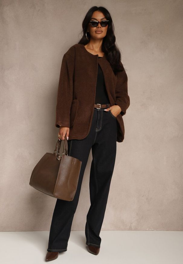 Renee - Brązowa Kurtka o Pudełkowym Kroju Bez Zapięć z Kieszeniami Unilda. Okazja: do pracy, na co dzień. Kolor: brązowy. Materiał: jeans, satyna, koronka. Styl: elegancki, casual