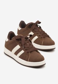 Renee - Brązowe Sneakersy Ozdobione Paskami Dolirenna. Okazja: na co dzień. Zapięcie: pasek. Kolor: brązowy. Materiał: jeans. Wzór: aplikacja