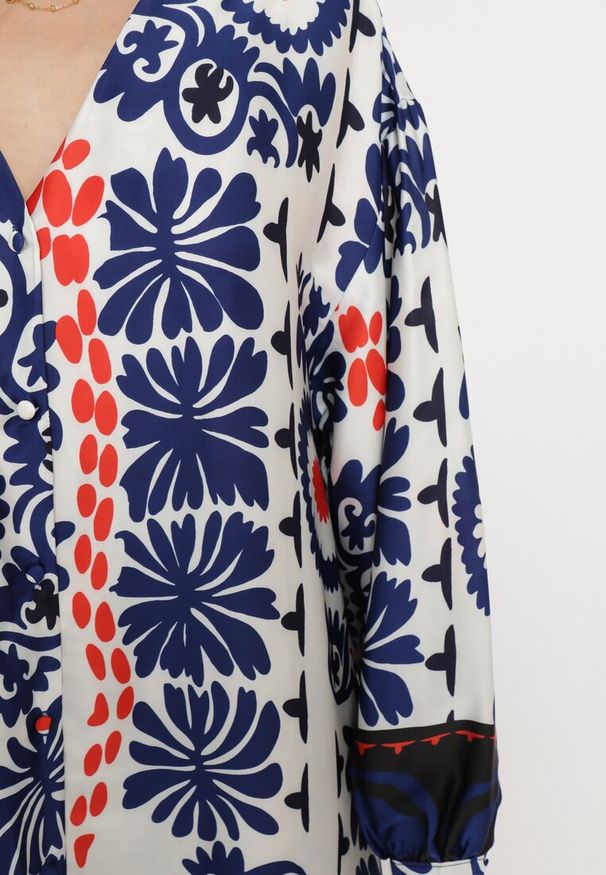 Born2be - Niebieska Satynowa Sukienka Pudełkowa z Rustykalnym Wzorem Xallilena. Kolor: niebieski. Materiał: satyna. Styl: elegancki