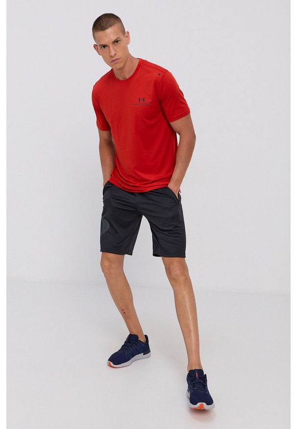Under Armour - T-shirt. Kolor: czerwony. Materiał: dzianina. Wzór: nadruk