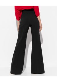 Elisabetta Franchi - ELISABETTA FRANCHI - Czarne spodnie z rozszerzanymi nogawkami. Stan: podwyższony. Kolor: czarny #2