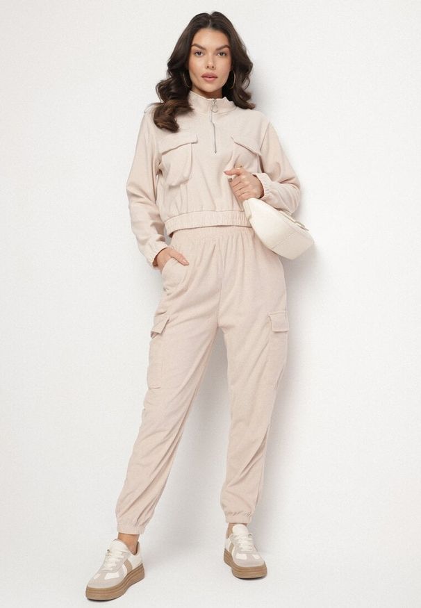 Born2be - Beżowe Spodnie w Stylu Cargo z Wysokim Stanem Belseli. Okazja: na co dzień. Stan: podwyższony. Kolor: beżowy. Styl: casual