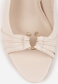 Born2be - Beżowe Sandały VICES na Szpilce Ozdobione Marszczeniem i Aplikacją Elinaris. Okazja: na co dzień, do pracy. Kolor: beżowy. Wzór: aplikacja. Obcas: na szpilce. Styl: wizytowy, casual, elegancki #5