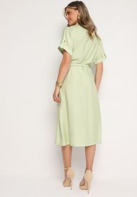 Born2be - Zielona Wiskozowa Sukienka o Koszulowym Kroju z Paskiem Nelavyn. Okazja: na co dzień, do pracy. Kolor: zielony. Materiał: wiskoza. Długość rękawa: krótki rękaw. Typ sukienki: koszulowe. Styl: casual, elegancki #5