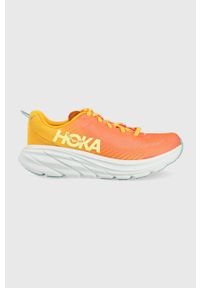 HOKA - Hoka buty RINCON 3 1119396 kolor pomarańczowy 1119396-SPCN. Nosek buta: okrągły. Zapięcie: sznurówki. Kolor: pomarańczowy. Materiał: guma. Wzór: geometria. Obcas: na obcasie. Wysokość obcasa: niski. Sport: bieganie