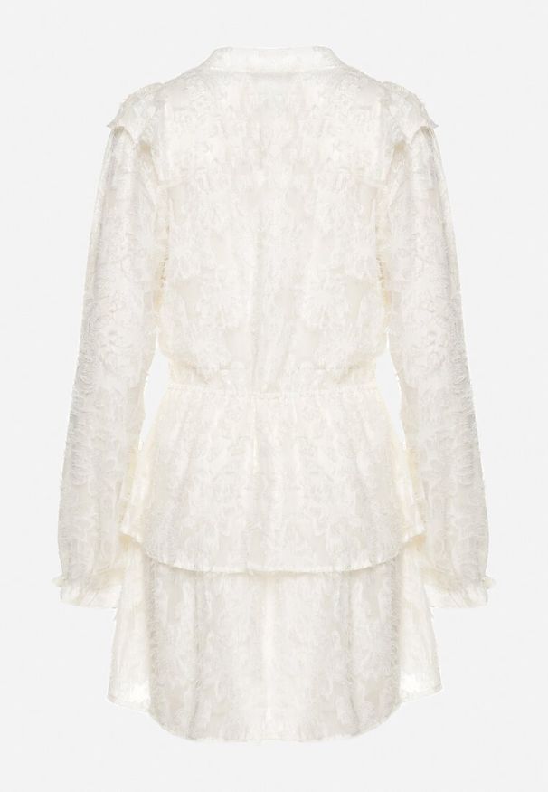 Born2be - Jasnobeżowa Rozkloszowana Sukienka Ozdobiona Falbankami z Gumką w Pasie Zinaviya. Okazja: na co dzień. Typ kołnierza: kołnierz z falbankami. Kolor: beżowy. Wzór: aplikacja. Typ sukienki: proste. Styl: casual, elegancki