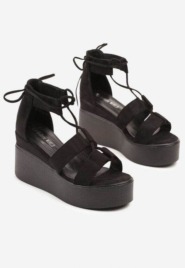 Born2be - Czarne Sandały na Koturnie ze Sznurowaną Cholewką Fevalaire. Okazja: na co dzień. Kolor: czarny. Materiał: jeans, len. Obcas: na koturnie. Styl: casual, elegancki. Wysokość obcasa: średni