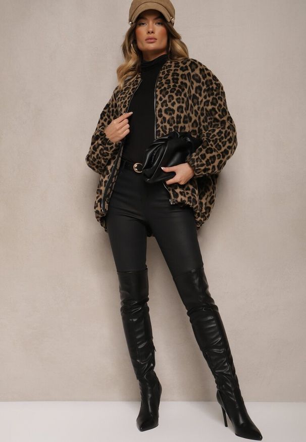 Renee - Brązowa Bluza z Lnem Oversize w Panterkę Tinnestira. Okazja: na co dzień. Kolor: brązowy. Materiał: len. Wzór: motyw zwierzęcy. Styl: casual, elegancki