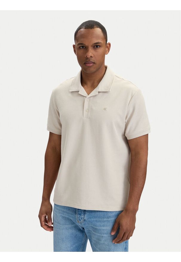 Calvin Klein Jeans Polo LV04RF205G Kremowy Regular Fit. Typ kołnierza: polo. Kolor: kremowy. Materiał: bawełna