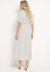 Born2be - Biała Sukienka z Kopertowym Dekoltem o Asymetrycznym Kroju z Paskiem i Gumką w Talii Drelefia. Kolor: biały. Materiał: tkanina. Długość rękawa: krótki rękaw. Typ sukienki: kopertowe, asymetryczne #4