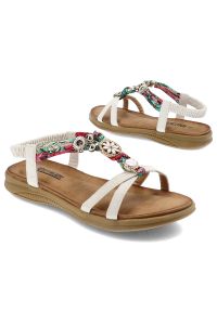 Białe Sandały Artiker Modne Obuwie Damskie. Okazja: na spacer. Zapięcie: pasek. Kolor: biały. Materiał: materiał. Wzór: kolorowy, paski, aplikacja. Sezon: lato #2