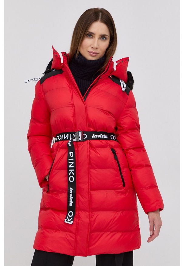 Pinko Kurtka damska kolor czerwony zimowa. Okazja: na co dzień. Kolor: czerwony. Materiał: puch. Sezon: zima. Styl: casual