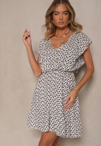 Renee - Biała Sukienka z Bawełny o Rozkloszowanym Kroju z Falbanami Tessamay. Kolor: biały. Materiał: bawełna. Sezon: lato #1