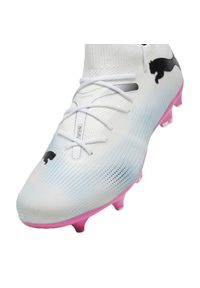 Buty piłkarskie Puma Future 7 Match MxSG 107714 01 białe. Kolor: biały. Materiał: syntetyk, dzianina. Szerokość cholewki: normalna. Sport: piłka nożna