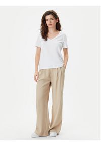 GAP - Gap T-Shirt 740140-02 Biały Regular Fit. Kolor: biały. Materiał: bawełna