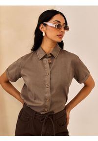 Sinsay - Bawełniana koszula jeansowa - brązowy. Kolor: brązowy. Materiał: bawełna, jeans