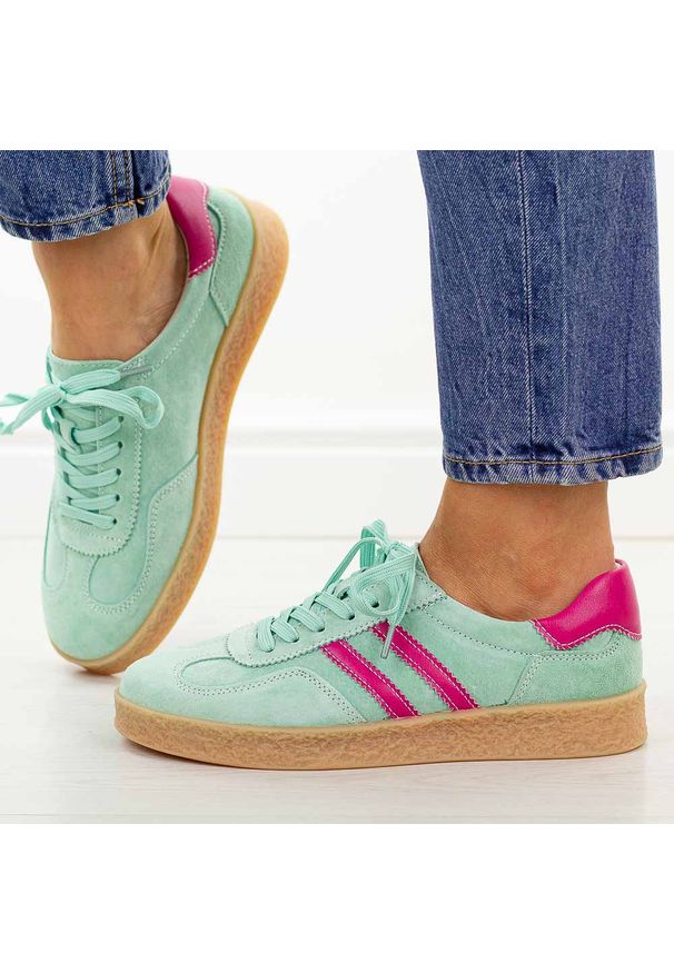 Zielone skórzane półbuty damskie S.Barski 7089. Okazja: na spacer, na co dzień. Nosek buta: okrągły. Zapięcie: sznurówki. Kolor: zielony. Materiał: zamsz, skóra. Szerokość cholewki: normalna. Sezon: wiosna, jesień, lato. Styl: casual, elegancki, sportowy, klasyczny