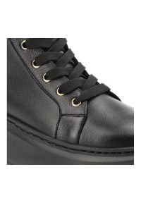 Czarne Sneakersy Karino Damskie Buty Jesienne. Okazja: na spotkanie biznesowe. Kolor: czarny. Materiał: jeans, skóra. Sezon: jesień. Obcas: na obcasie. Styl: elegancki, biznesowy, klasyczny. Wysokość obcasa: średni #6