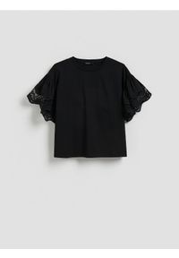 Reserved - Bluzka z ozdobnymi rękawami - czarny. Kolor: czarny. Materiał: dzianina, bawełna. Wzór: gładki