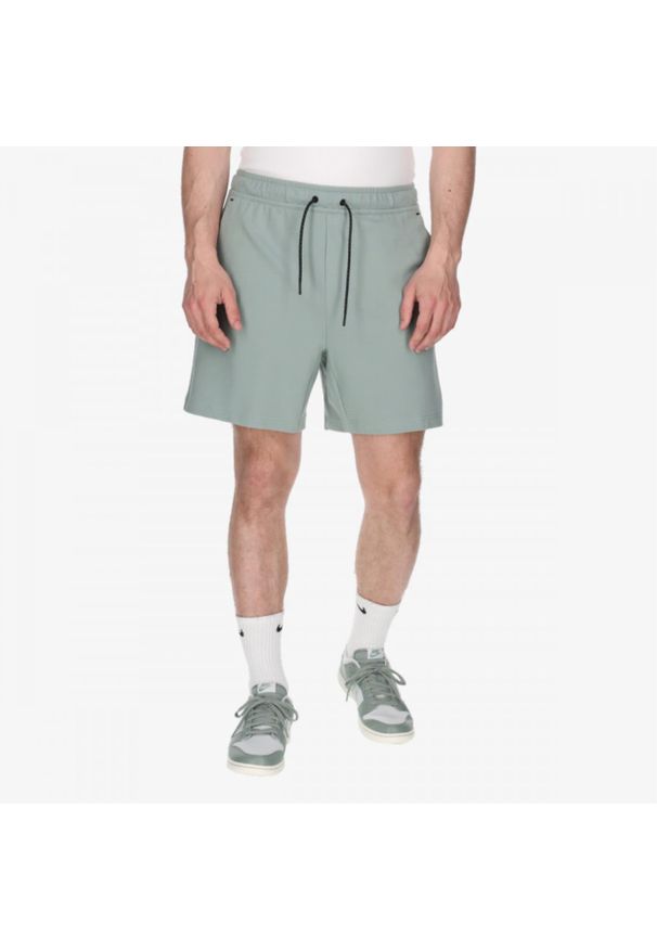 odzież Męskie Nike. Kolor: zielony. Długość: krótkie. Sezon: lato