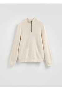 Reserved - Sweter z rozpinanym golfem - beżowy. Typ kołnierza: golf. Kolor: beżowy. Materiał: bawełna, dzianina