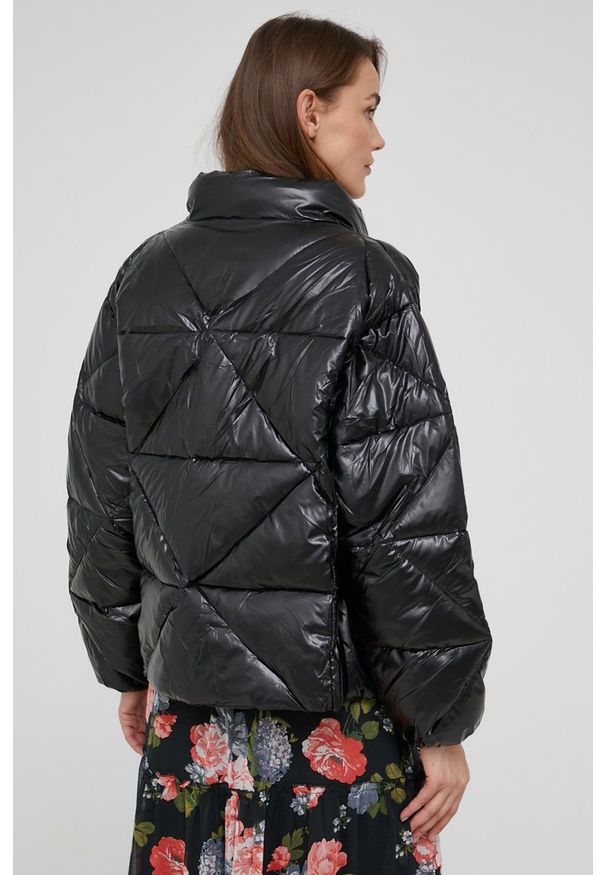 Answear Lab kurtka damska kolor czarny zimowa oversize. Kolor: czarny. Sezon: zima. Styl: wakacyjny