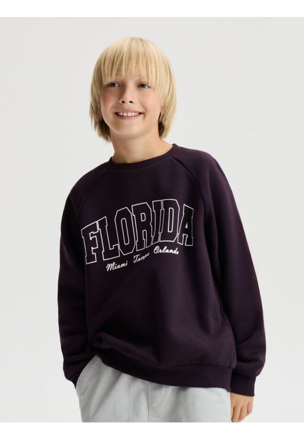 Reserved - Bluza z napisami - bordowy. Kolor: czerwony. Materiał: dzianina, bawełna. Wzór: napisy