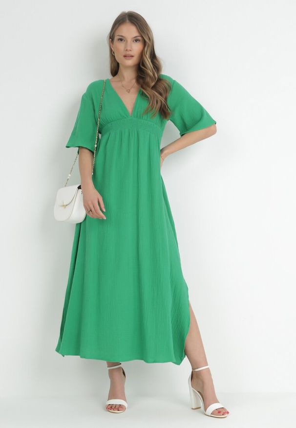 Born2be - Zielona Sukienka Maxi z Gumką w Pasie i Wiązaniem na Karku Titaphine. Kolor: zielony. Sezon: wiosna, lato. Długość: maxi