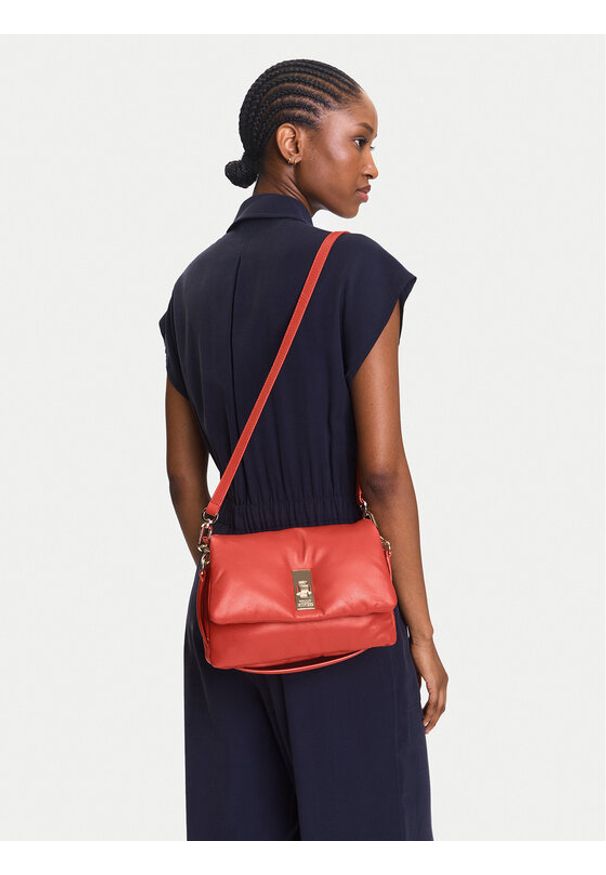 TOMMY HILFIGER - Tommy Hilfiger Torebka Soft Leather Conv Crossover AW0AW17638 Beżowy. Kolor: beżowy. Materiał: skórzane