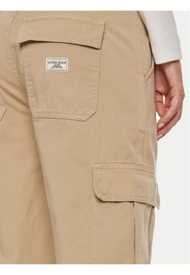 Guess Jeans Spodnie cargo W4YB61 WGCV1 Beżowy Relaxed Fit. Kolor: beżowy. Materiał: bawełna