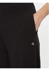 Calvin Klein Jeans Spodnie dresowe Ck Embro Badge Knit Pant J20J222597 Czarny Regular Fit. Kolor: czarny. Materiał: bawełna #2