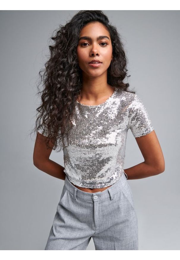 Sinsay - Crop top z cekinami - wielobarwny. Materiał: włókno, materiał