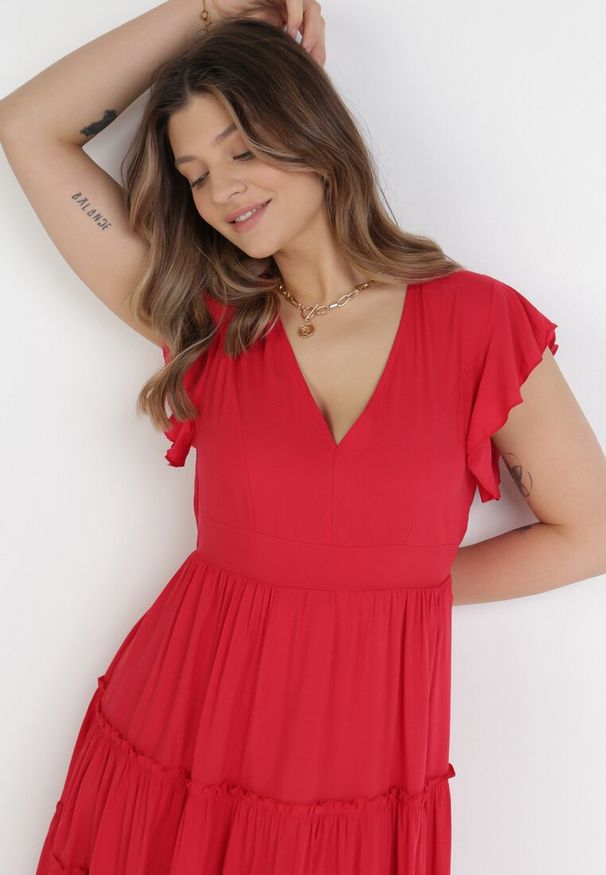 Born2be - Czerwona Sukienka Callirea. Okazja: na co dzień. Typ kołnierza: kołnierz z falbankami. Kolor: czerwony. Sezon: lato. Typ sukienki: proste. Styl: casual. Długość: mini