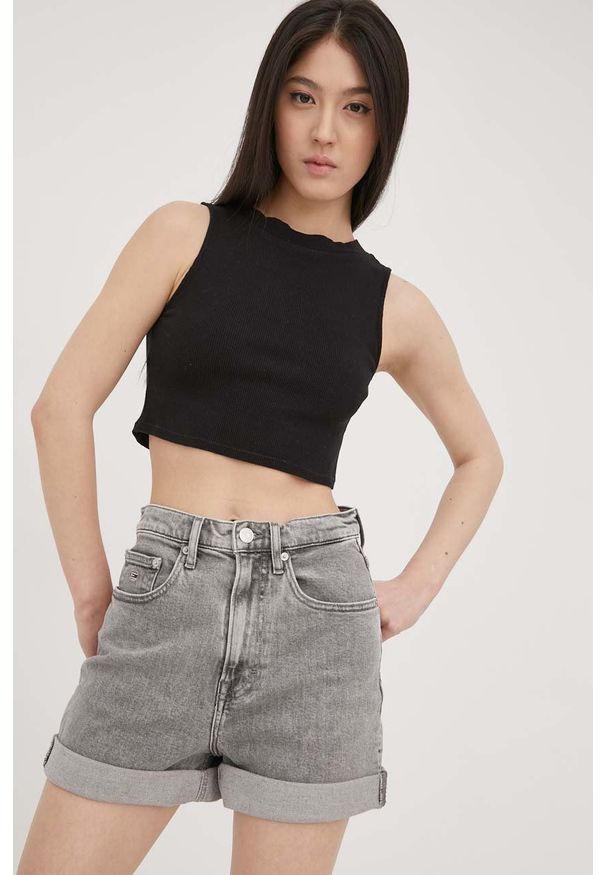 Tommy Jeans szorty jeansowe BF6172 damskie kolor szary gładkie high waist. Okazja: na co dzień. Stan: podwyższony. Kolor: szary. Materiał: denim. Wzór: gładki. Styl: casual