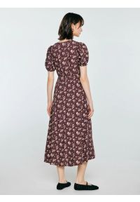 Big-Star - Sukienka damska midi z wiskozy w kwiatowy wzór brązowa Pala 804. Okazja: na co dzień, na spacer. Kolor: brązowy. Materiał: wiskoza. Wzór: kwiaty. Sezon: wiosna, lato. Typ sukienki: proste. Styl: boho, casual. Długość: midi #5