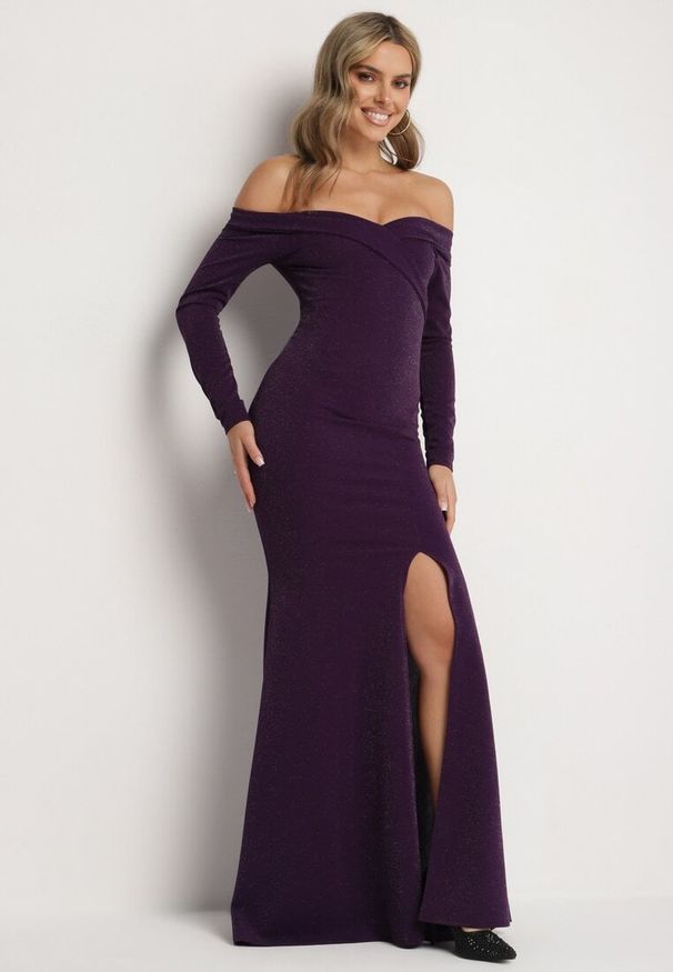 Born2be - Ciemnofioletowa Dopasowana Sukienka Hiszpanka z Rozcięciem i Rozszerzanym Dołem Emilenne. Typ kołnierza: dekolt hiszpanka. Kolor: fioletowy. Długość rękawa: długi rękaw. Typ sukienki: z odkrytymi ramionami. Styl: wizytowy