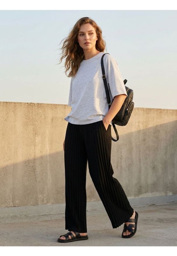 Sinsay - Koszulka z krótkim rękawem - szary. Kolor: szary. Długość rękawa: krótki rękaw. Długość: krótkie