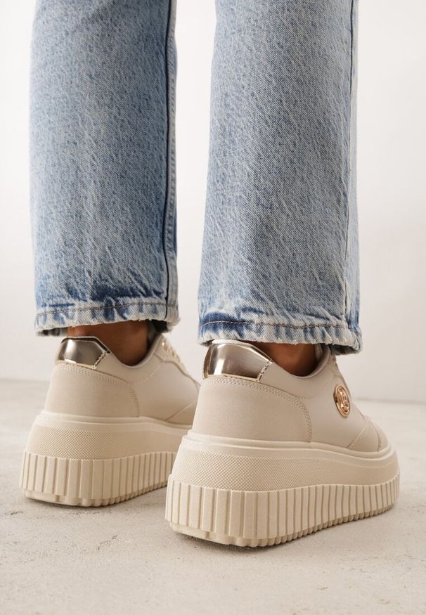Renee - Beżowe Chunky Sneakersy VICES z Aplikacją na Platformie ze Żłobieniami Ilunatesa. Kolor: beżowy. Materiał: jeans. Wzór: aplikacja. Obcas: na platformie