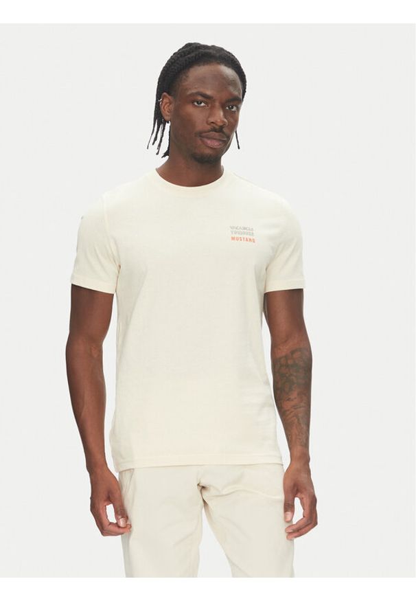Mustang T-Shirt Austin 1016502 Beżowy Regular Fit. Kolor: beżowy. Materiał: bawełna