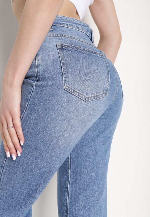Born2be - Niebieskie Jeansy z Podwijanymi Nogawkami z Cyrkoniami Danrava. Okazja: na co dzień. Kolor: niebieski. Styl: casual, glamour