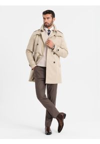 Ombre Clothing - Elegancki męski płaszcz trencz SLIM FIT z paskiem – beżowy V1. Kolor: beżowy. Materiał: tkanina, poliester, materiał. Wzór: gładki. Styl: elegancki