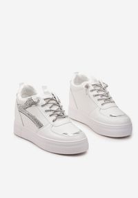 Born2be - Biało-Srebrne Sneakersy na Ukrytym Koturnie Ozdobione Cyrkoniami Maatisa. Kolor: biały. Wzór: aplikacja. Obcas: na koturnie #3