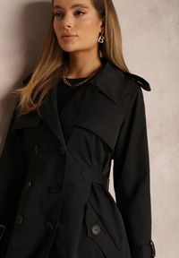 Renee - Czarny Płaszcz Trencz Dwurzędowy Długi Usdusa. Kolor: czarny. Długość: długie. Wzór: gładki. Sezon: wiosna, jesień #4