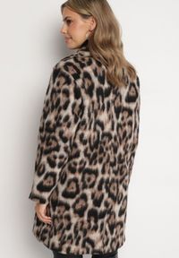 Born2be - Brązowy Dwurzędowy Płaszcz w Panterkę z Wsuwanymi Kieszeniami Niathriel. Okazja: na co dzień. Kolor: brązowy. Długość rękawa: długi rękaw. Długość: długie. Wzór: motyw zwierzęcy. Styl: wizytowy, klasyczny, casual #6