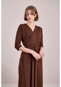 Marie Zélie - Sukienka Filomena czekoladowa. Kolor: brązowy. Materiał: bawełna, dzianina, materiał, elastan, tkanina, skóra. Typ sukienki: proste, kopertowe #2
