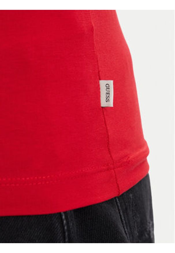 Guess Jeans T-Shirt W6YI16 K3995 Czerwony Slim Fit. Kolor: czerwony. Materiał: bawełna