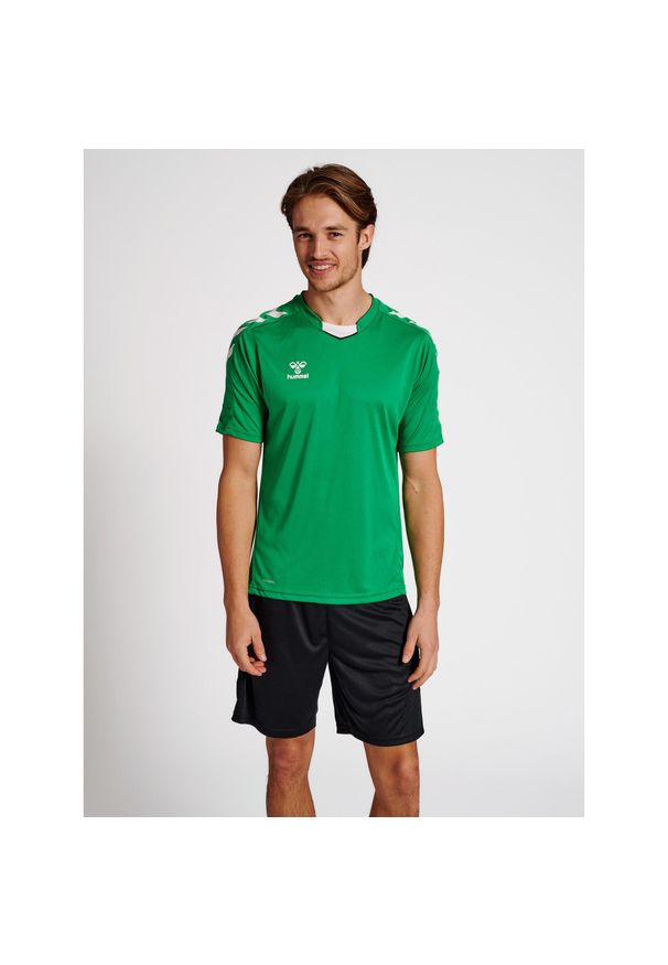 Koszulka piłkarska z krótkim rękawem męska Hummel Core XK Poly Jersey S/S. Kolor: zielony. Materiał: jersey. Długość rękawa: krótki rękaw. Długość: krótkie. Sport: piłka nożna