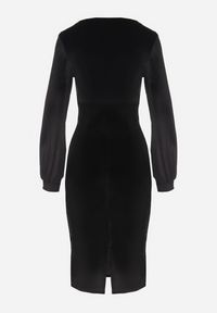 Born2be - Czarna Dopasowana Sukienka Welurowa z Kopertowym Dekoltem Wilara. Kolor: czarny. Materiał: welur. Długość rękawa: długi rękaw. Typ sukienki: kopertowe. Styl: klasyczny #5