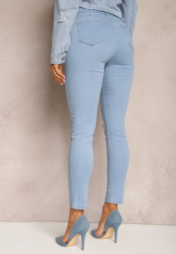 Renee - Niebieskie Jeansy Skinny High Waist z Przetarciami i Dziurami Aventoa. Okazja: na co dzień. Stan: podwyższony. Kolor: niebieski. Styl: casual